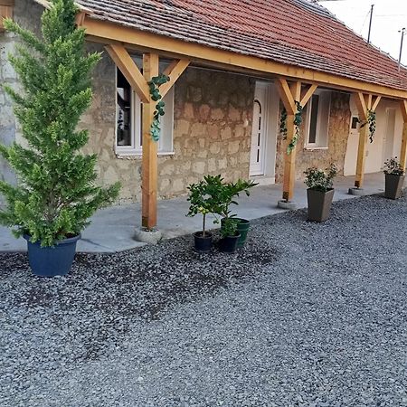 Stone Vendeghaz Tisza-To Apartman Poroszló Kültér fotó